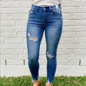 Judy Blue Distressed Skinny Jeans. Size 9/29